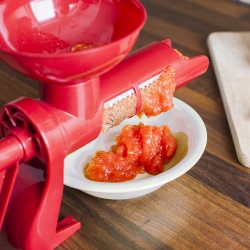 Tomato mashing tool