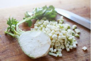 Celeriac, Sayuran akar "Maxim" - pelbagai lewat - 2600 biji - Apium graveolens - benih