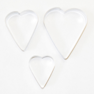 Set de trei tăietoare de biscuiți de patiserie în diferite dimensiuni - inimi - 